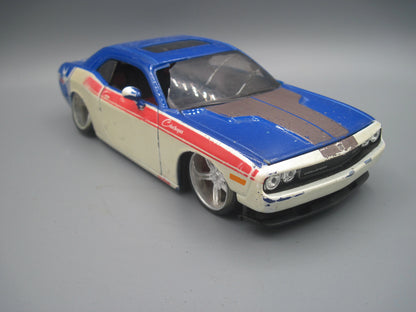 Maisto   Dodge Challenger SRT 2008 Blue & White
