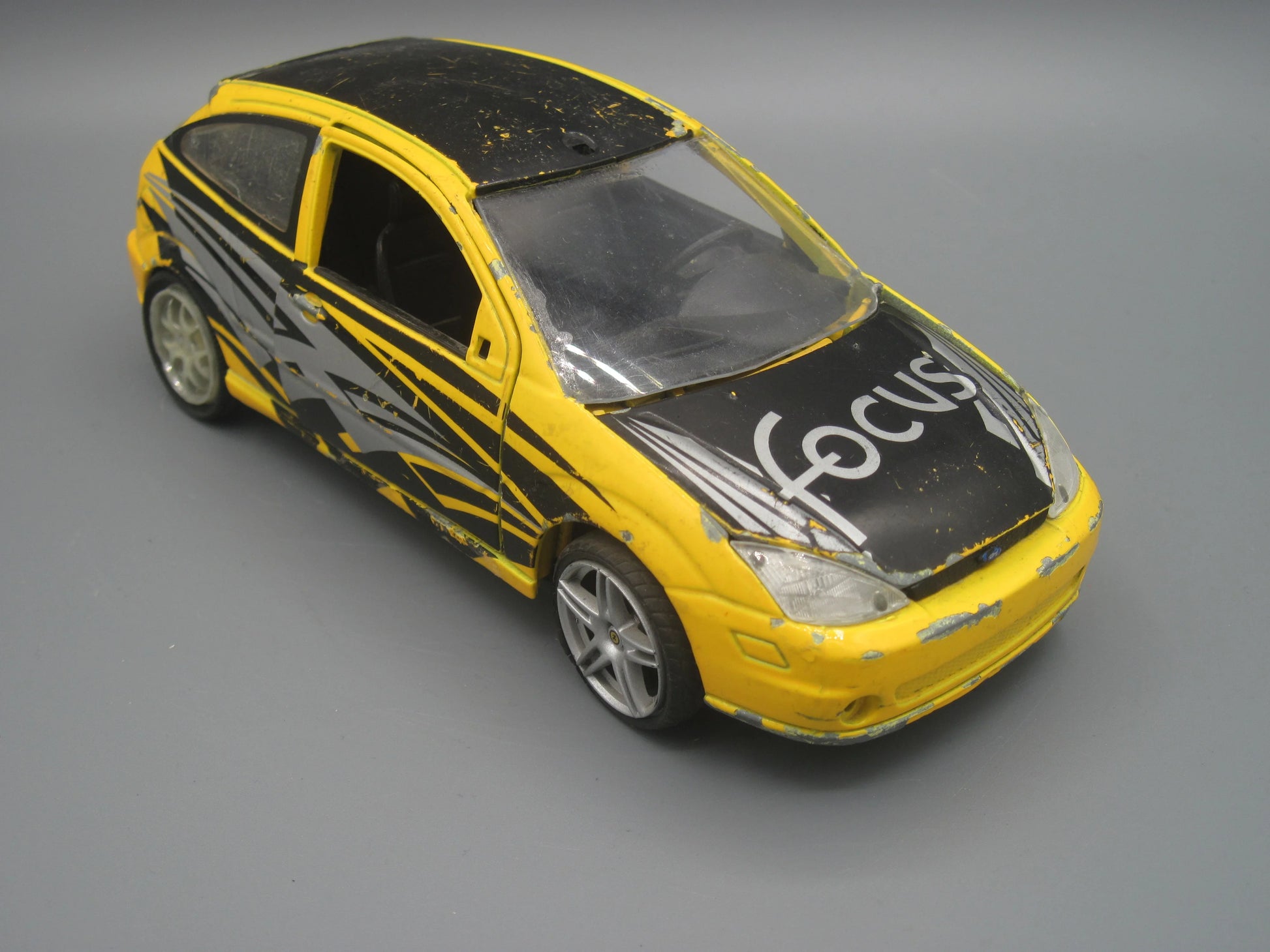 Maisto   Ford Focus TribalzX3  Yellow & Black