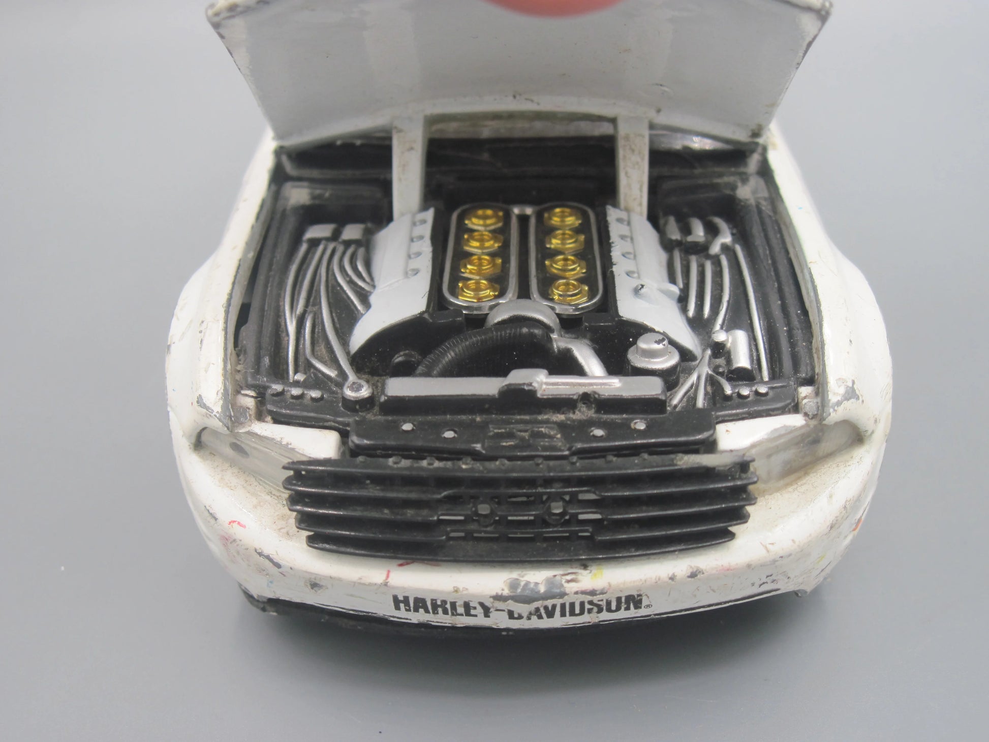 Maisto   Ford Mustang GT 2011 White & Black Harley Davidson