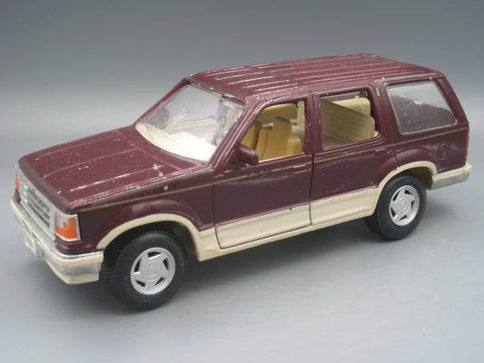 Maisto   Ford Explorer  Maroon