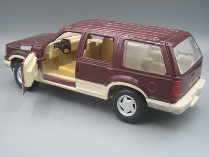 Maisto   Ford Explorer  Maroon