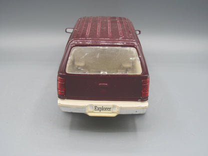 Maisto   Ford Explorer  Maroon