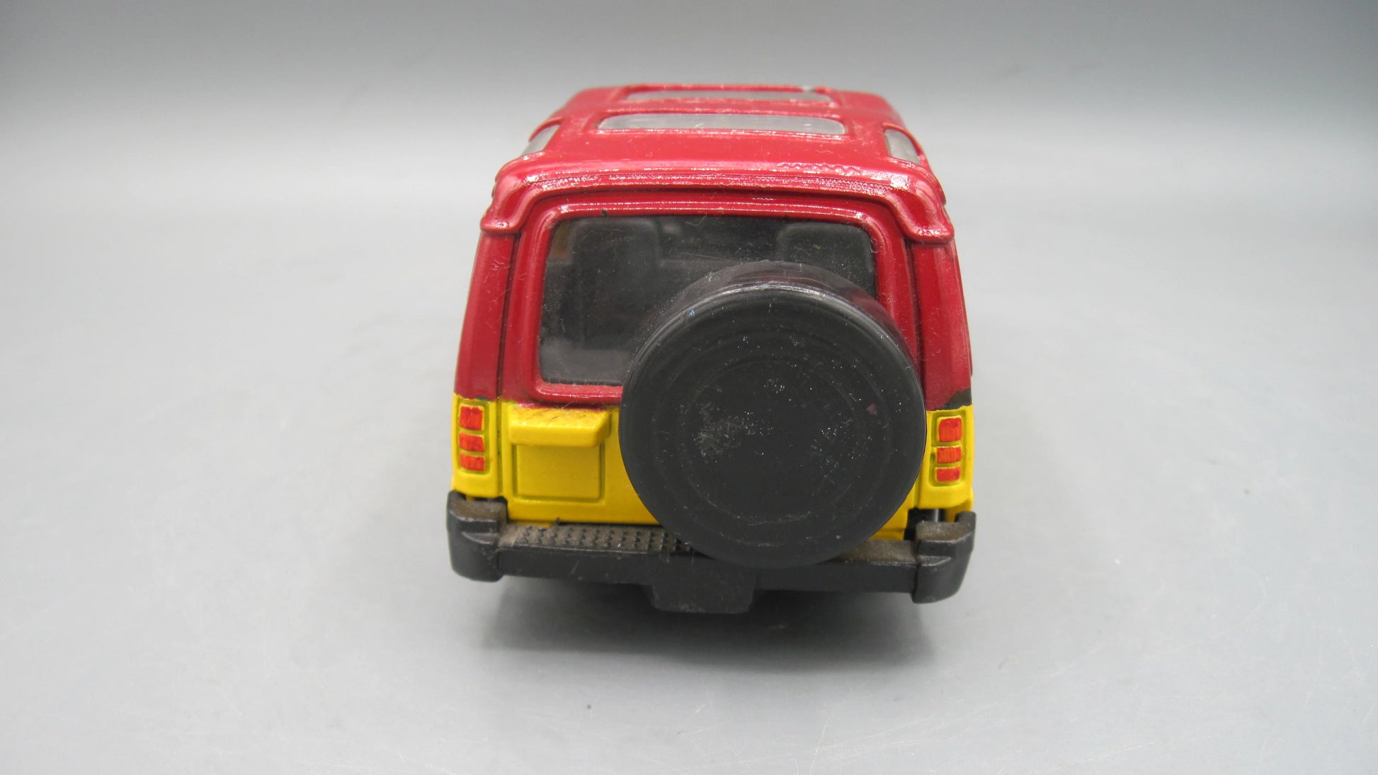 New Ray   Land Rover Discovery 1  Maroon & Yellow