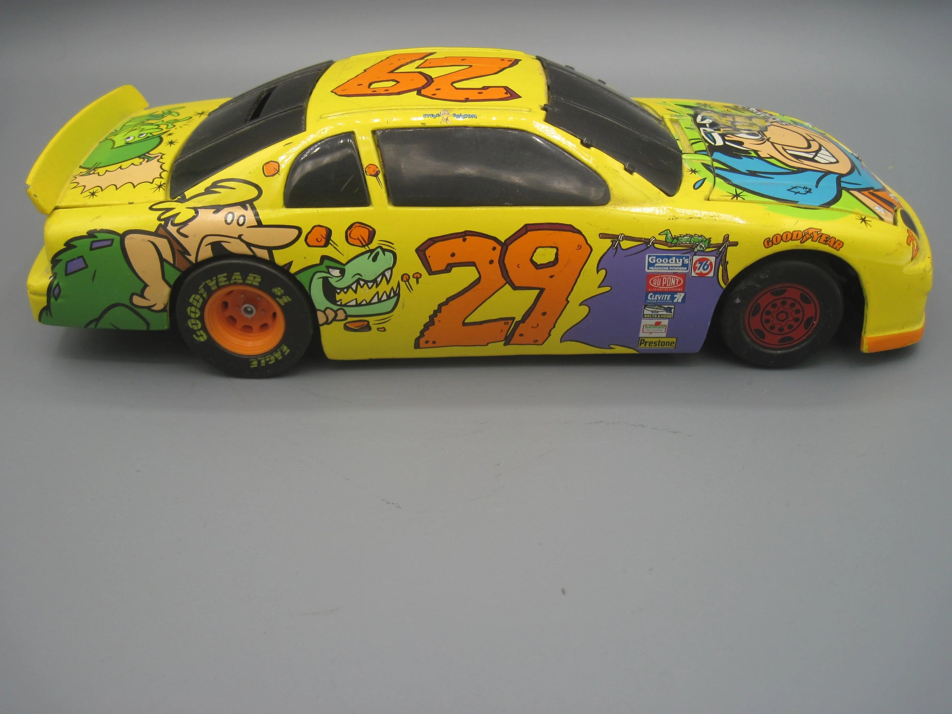 Racing Champions   Monte Carlo #29 Chevrolet Nascar Flintstone 1995 Yellow Cartoon Network