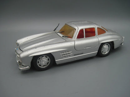 Revell   Mercedes-Benz 300 SL  Silver