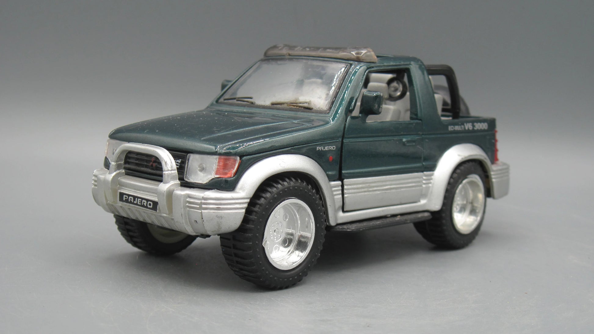 Sunny Side   Mitsubishi Pajero V6 3000  Green