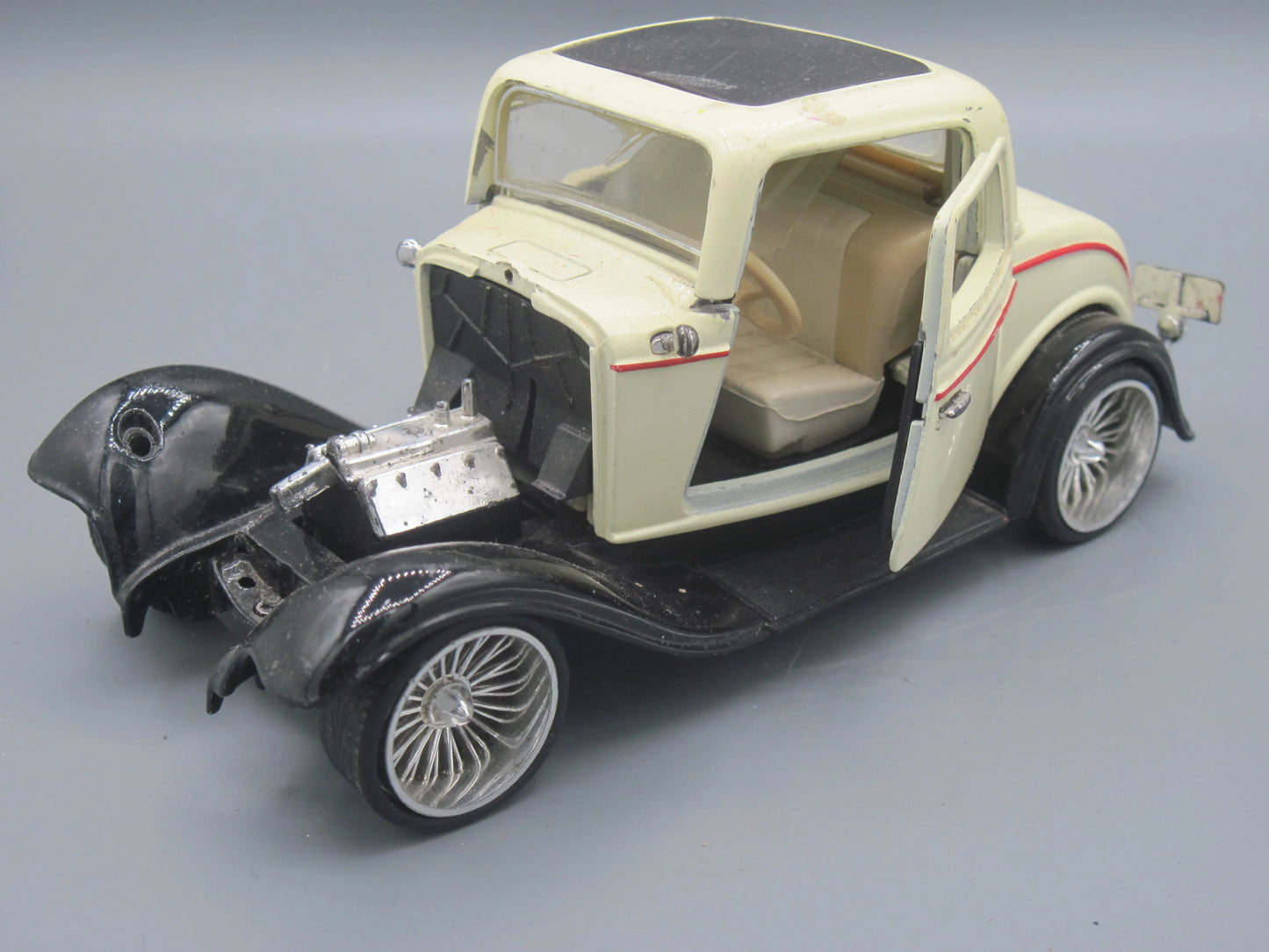 SunnySide   Ford 3-Window Coupe 1932 Beige