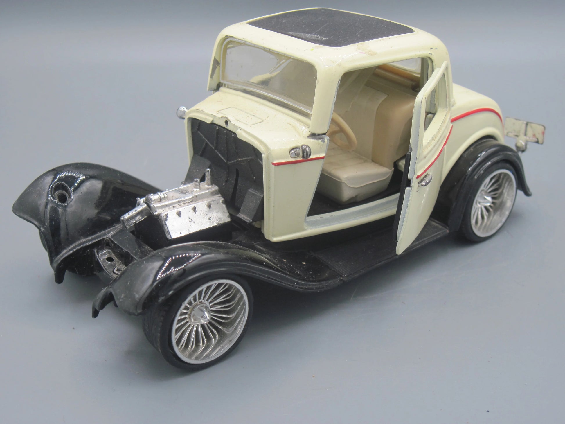 SunnySide   Ford 3-Window Coupe 1932 Beige