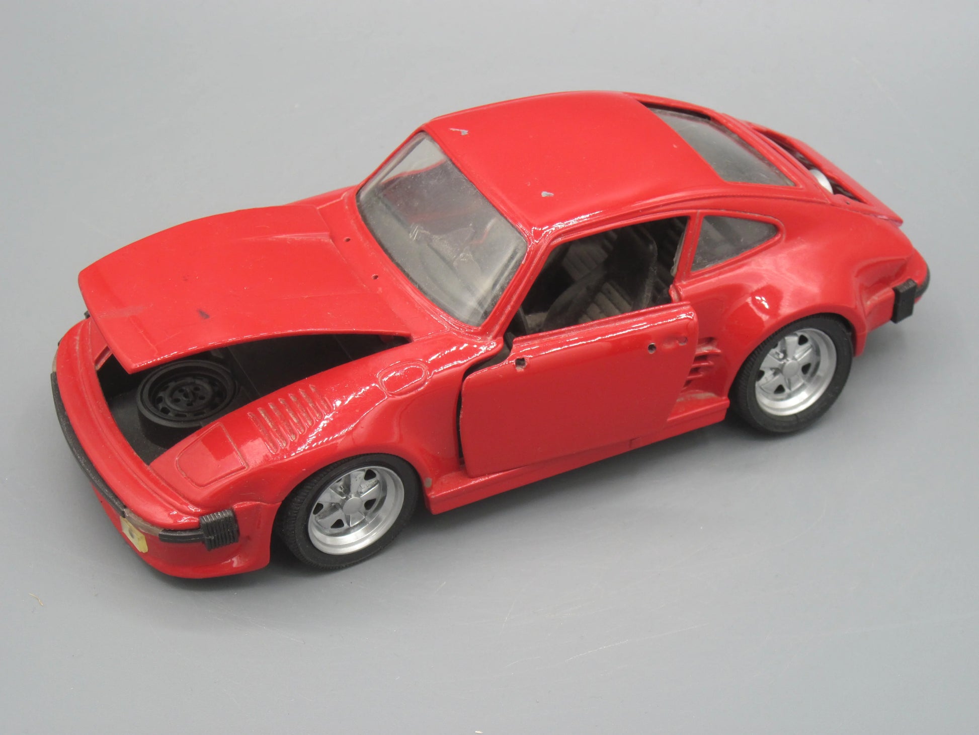 Testors   Porsche 911 Carrera Slant Nose  Red