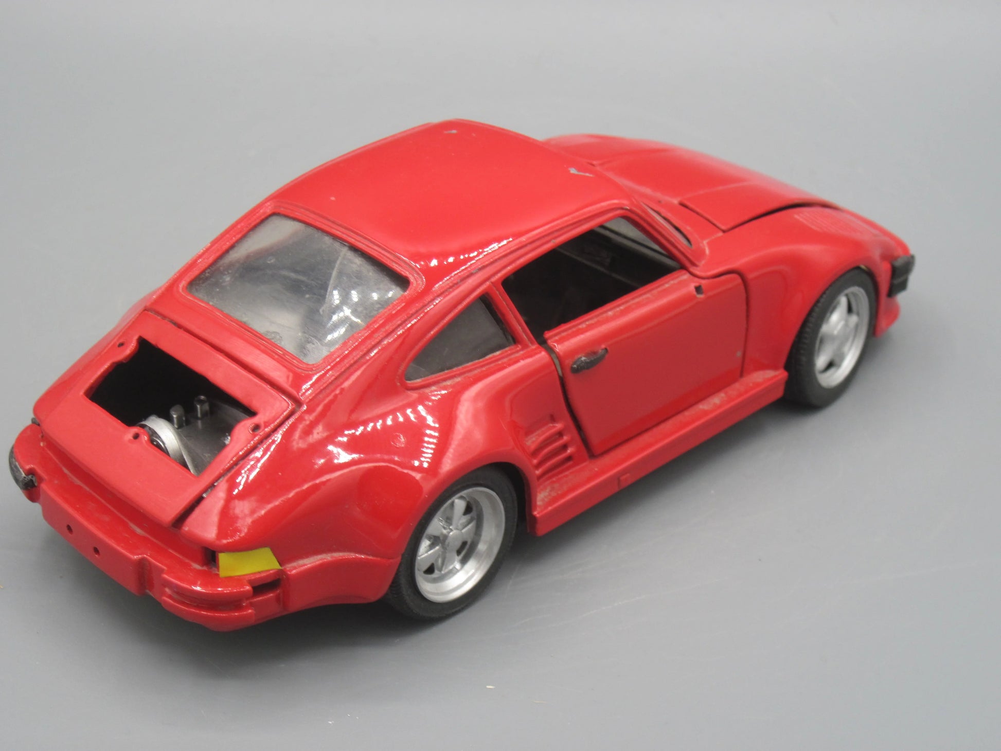 Testors   Porsche 911 Carrera Slant Nose  Red