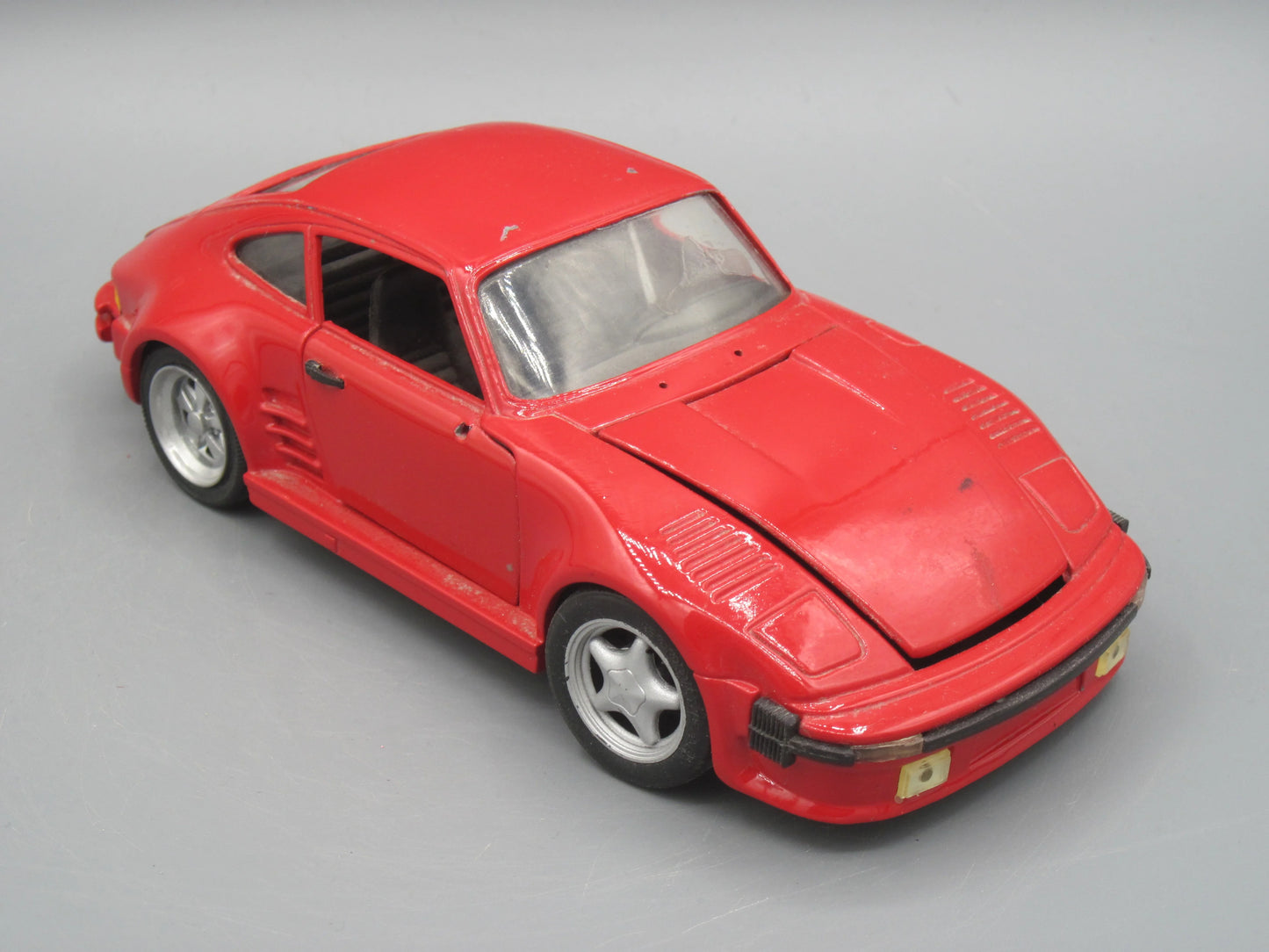 Testors   Porsche 911 Carrera Slant Nose  Red