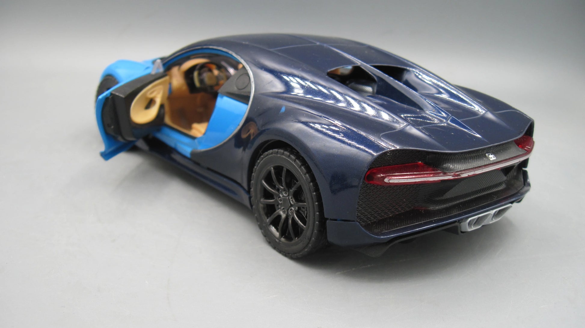 Welly   Bugatti Chiron  Blue