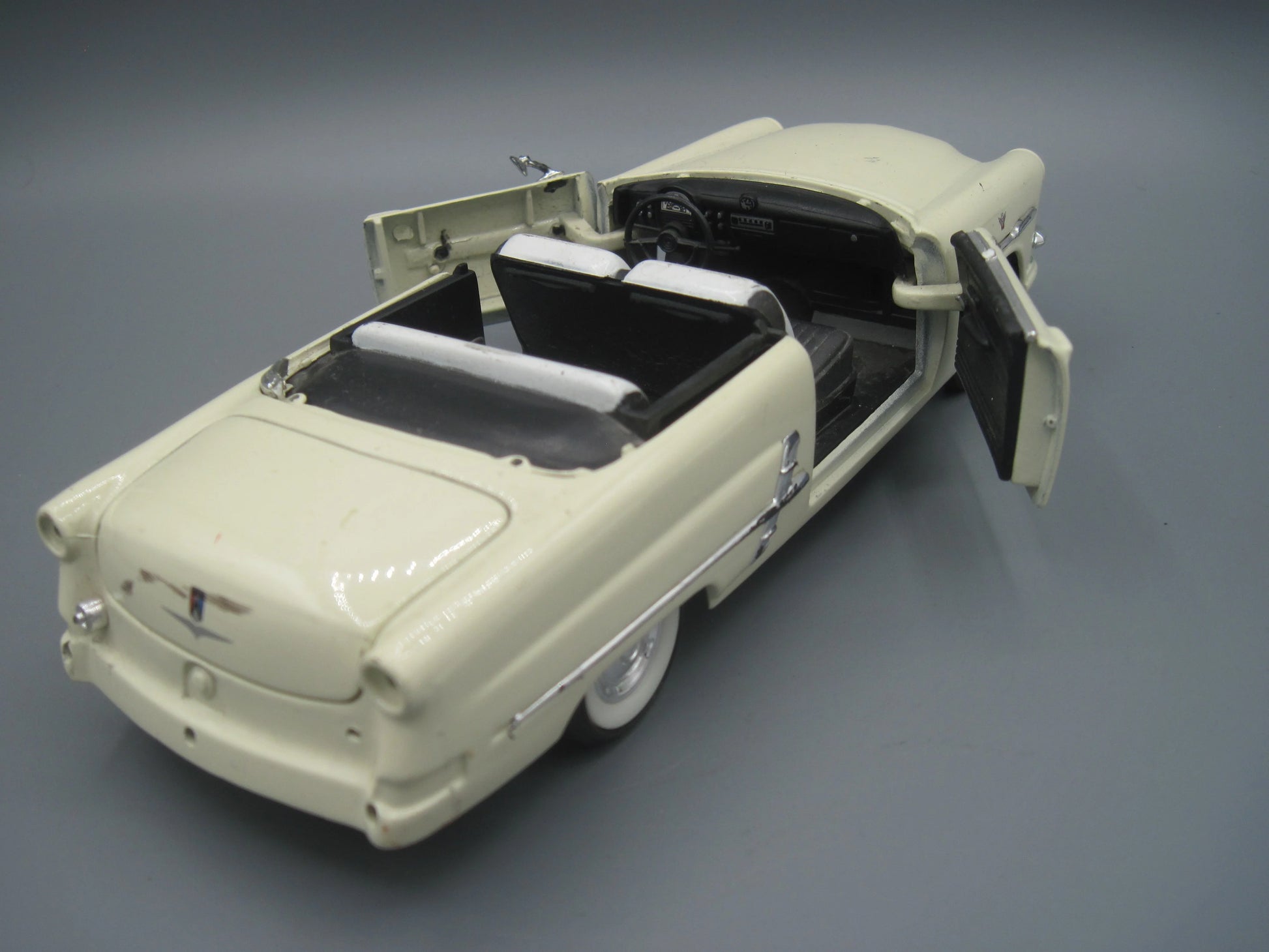 Welly   Ford Victoria Crestline 1953 Beige