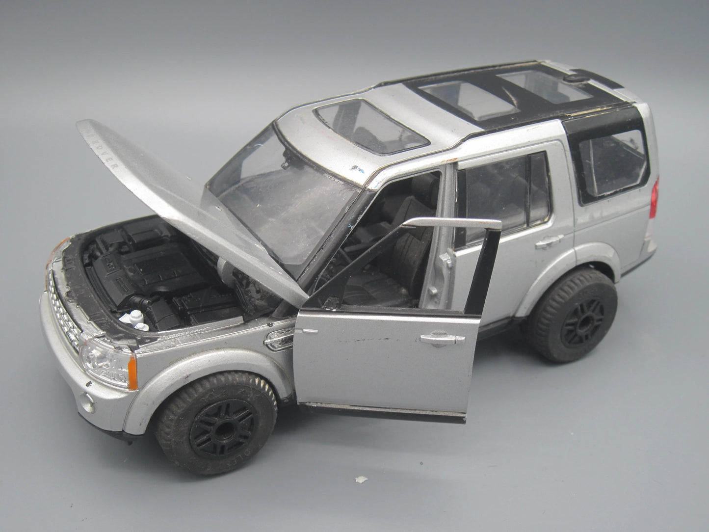 Welly   Land Rover Discovery 4  Silver