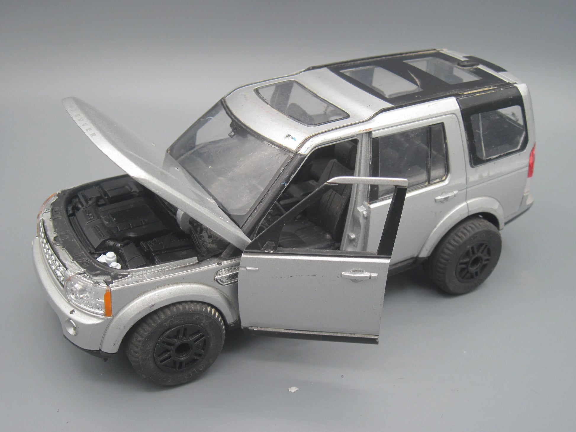 Welly   Land Rover Discovery 4  Silver