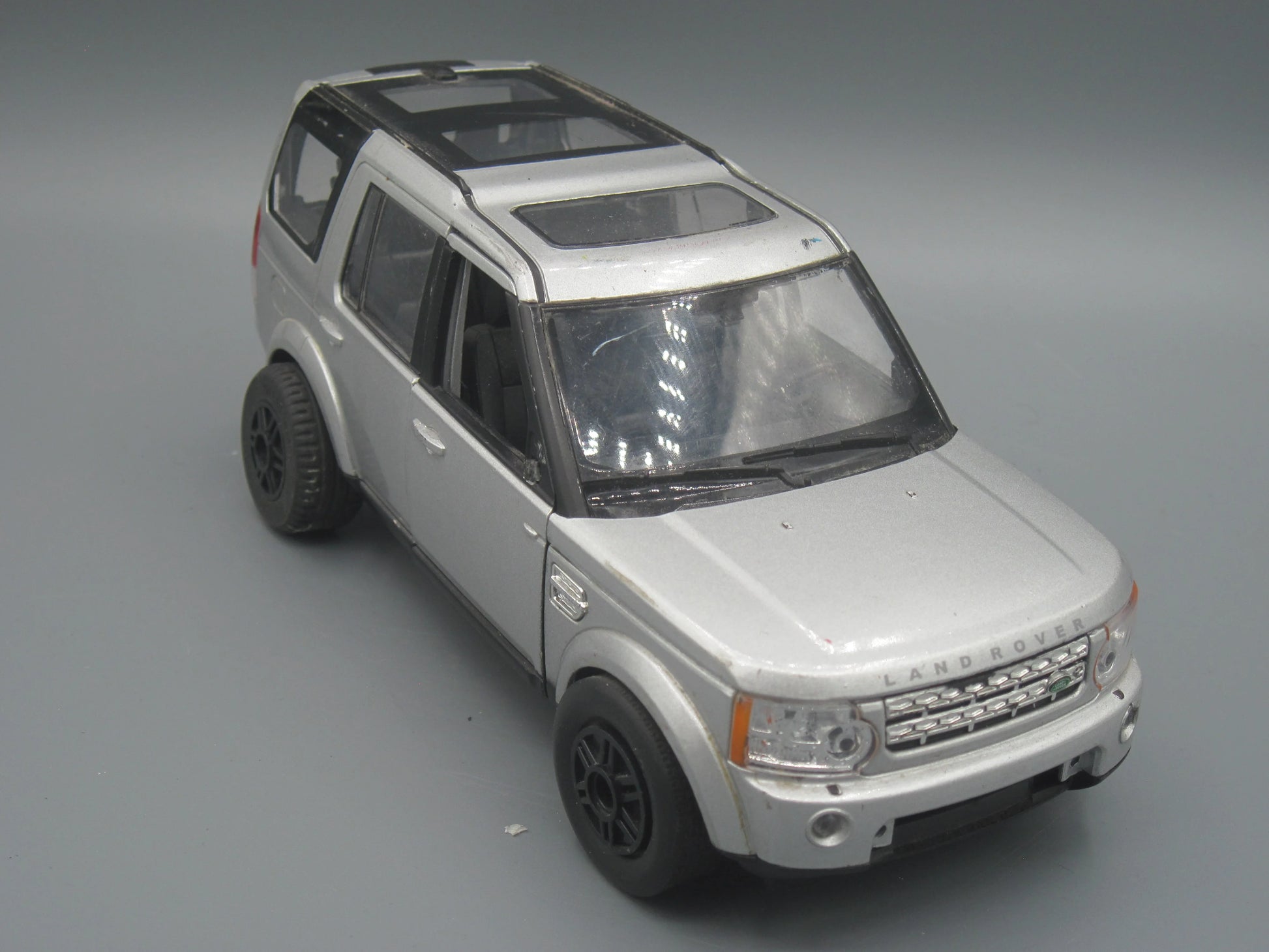 Welly   Land Rover Discovery 4  Silver
