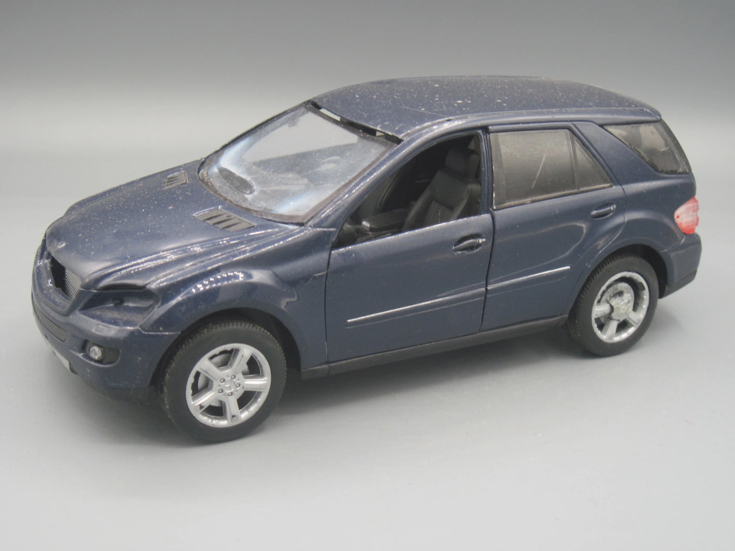 Welly   Mercedes-Benz ML 350  Purple