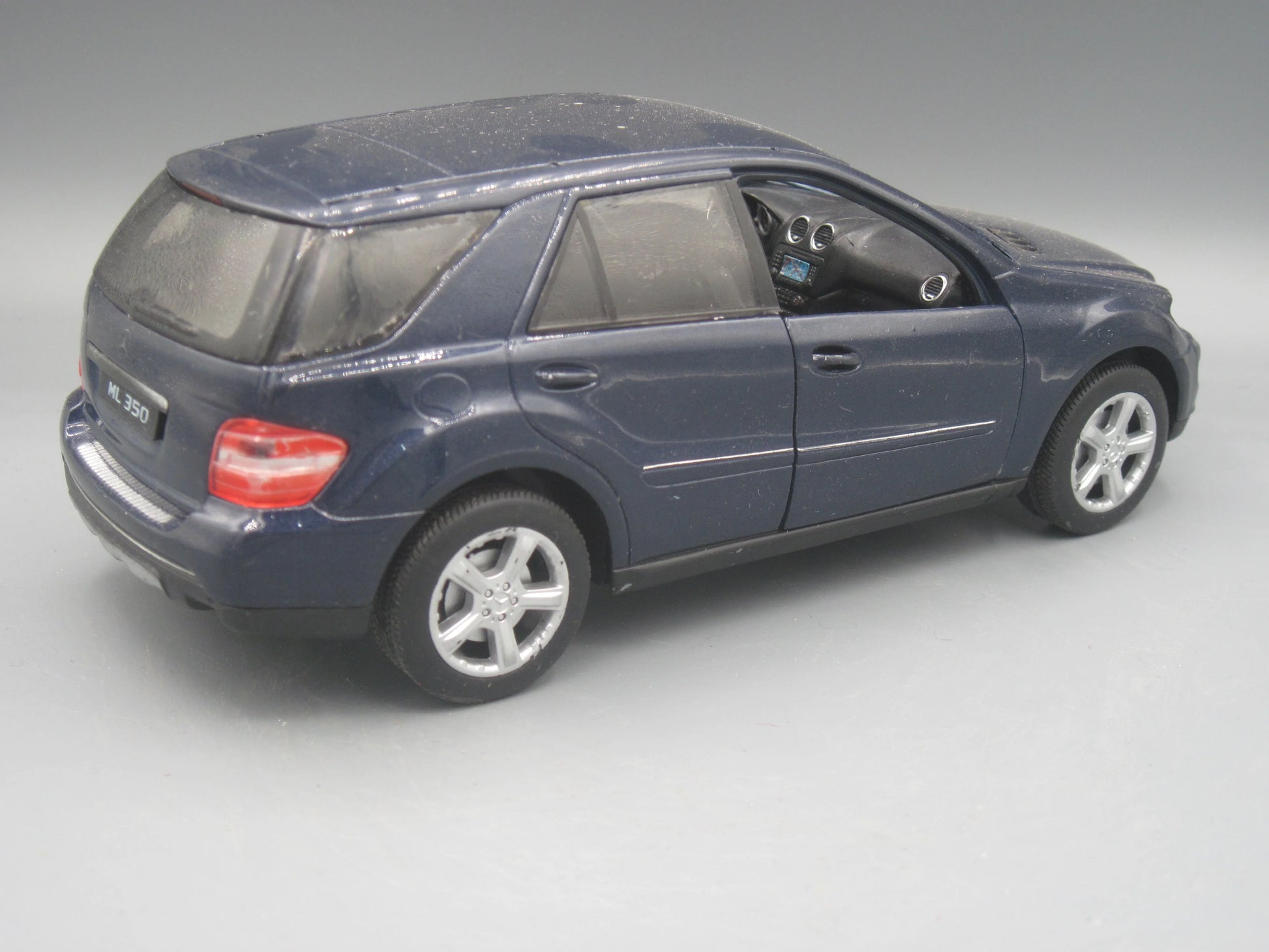 Welly   Mercedes-Benz ML 350  Purple