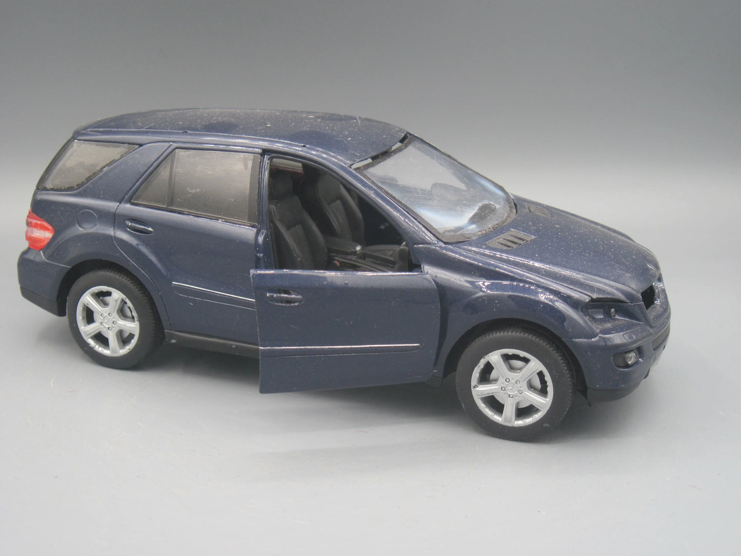 Welly   Mercedes-Benz ML 350  Purple