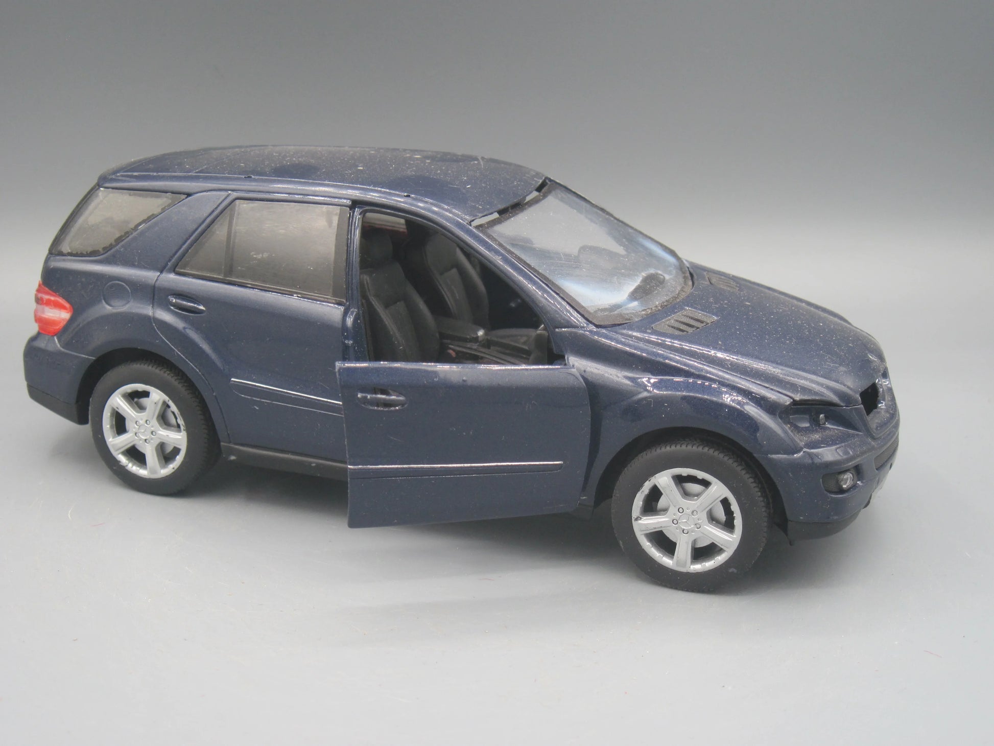Welly   Mercedes-Benz ML 350  Purple