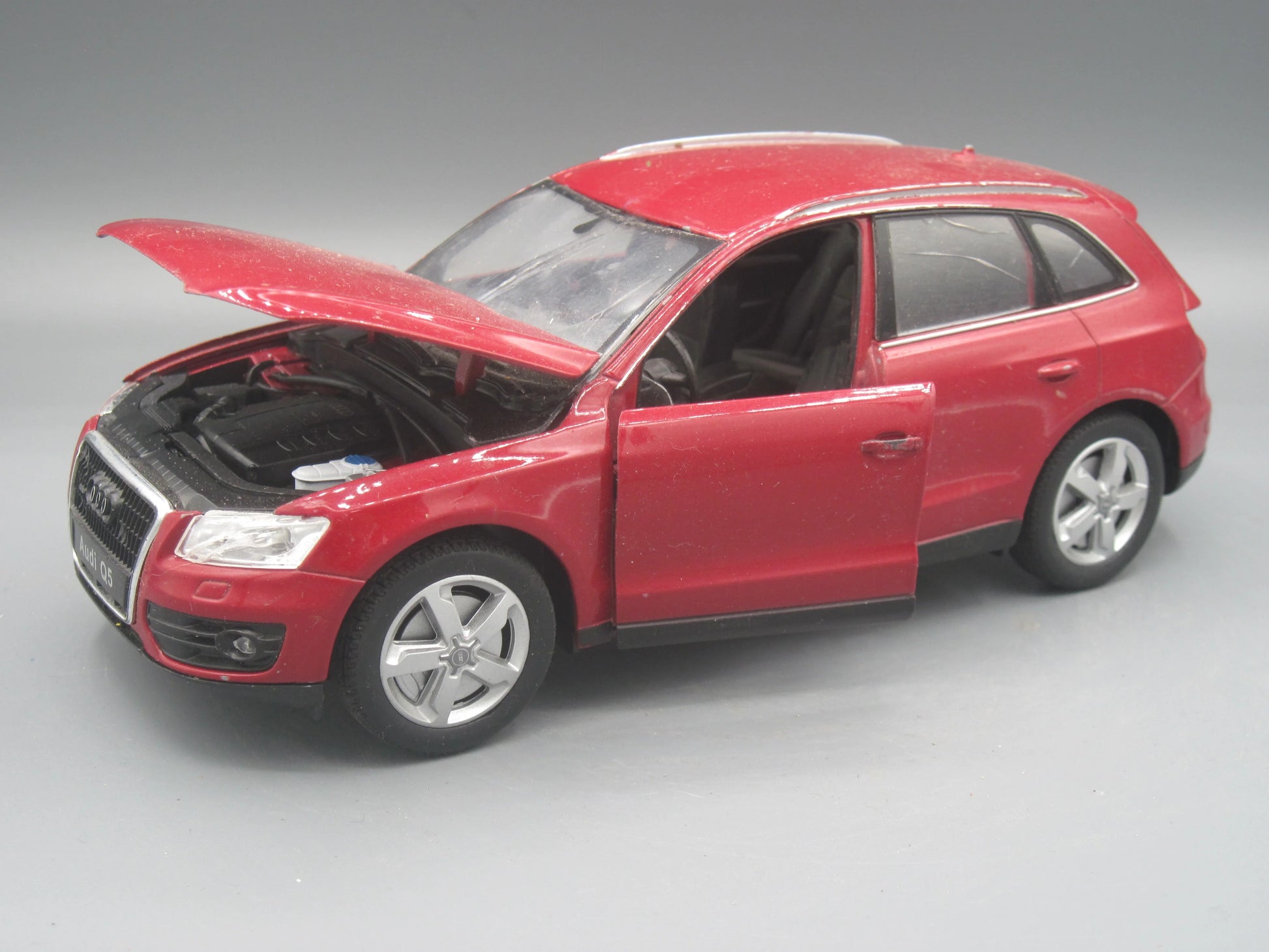 Welly   Audi Q5  Red