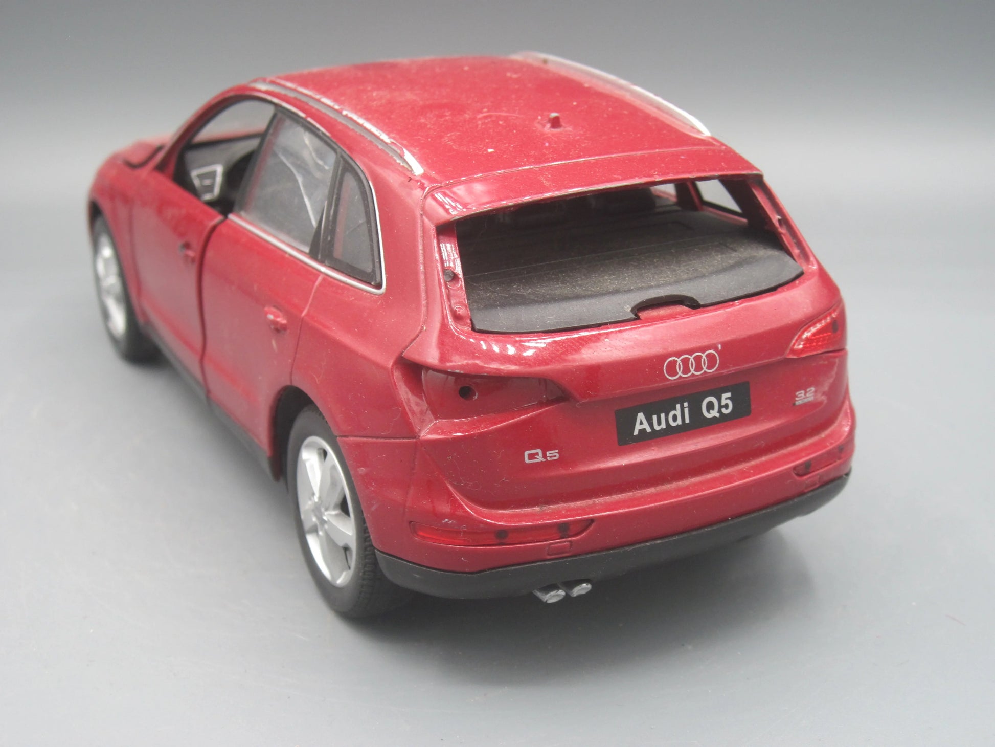 Welly   Audi Q5  Red