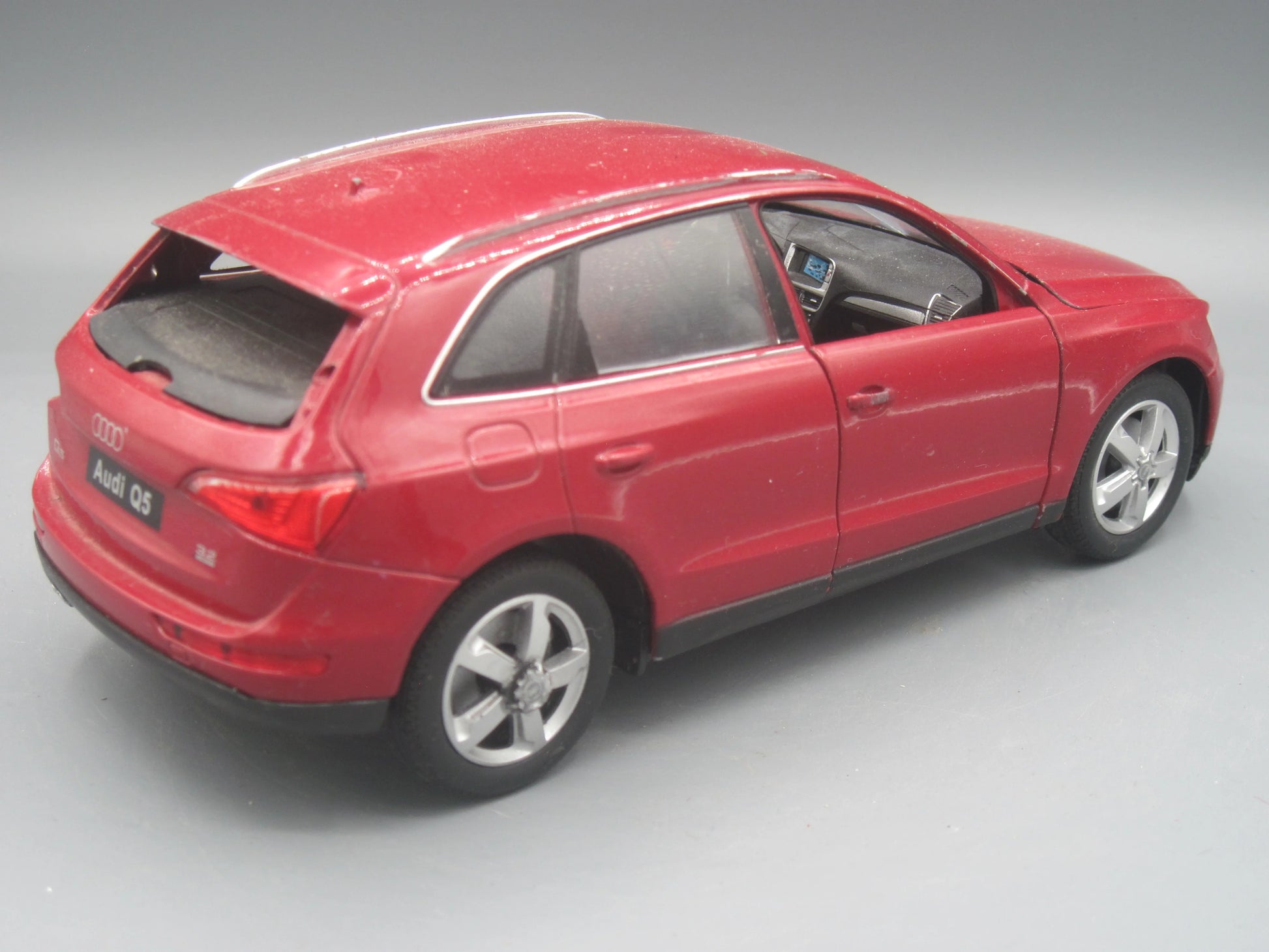 Welly   Audi Q5  Red