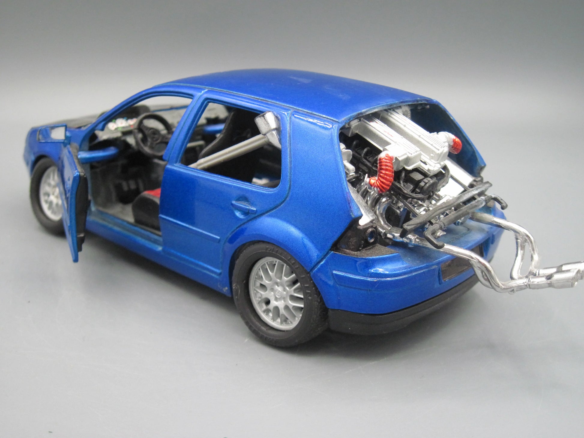 Welly   Volkswagen Golf IV  Blue
