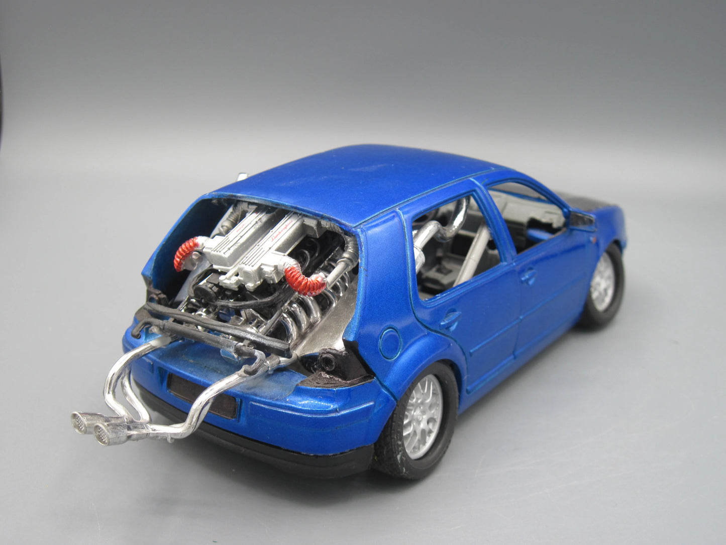 Welly   Volkswagen Golf IV  Blue