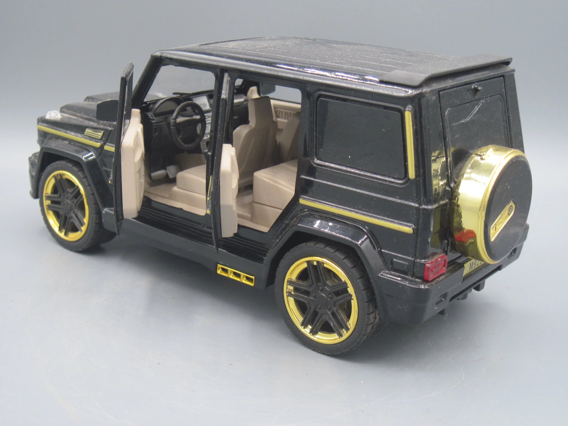 XLG   Mercedes-Benz G65  Black