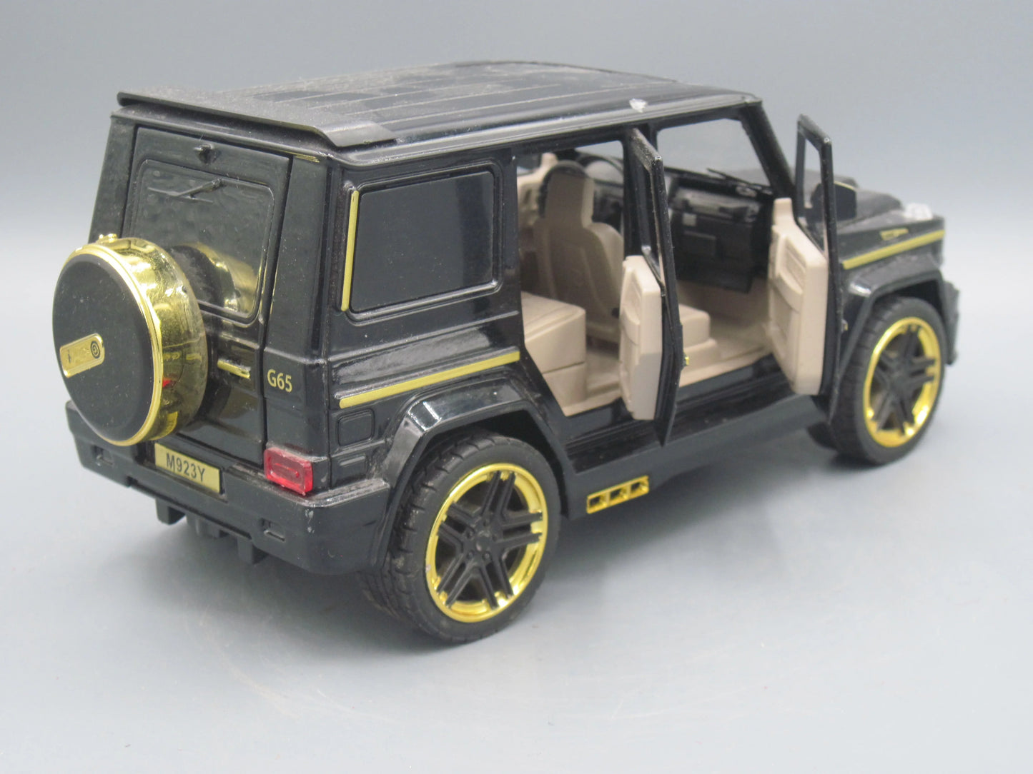 XLG   Mercedes-Benz G65  Black