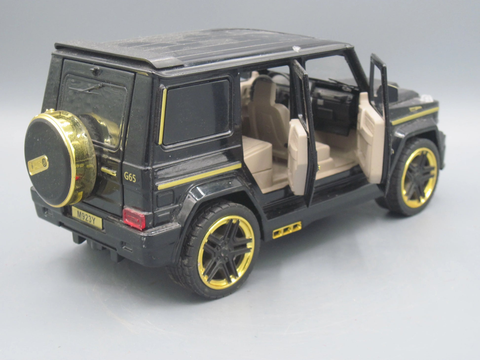 XLG   Mercedes-Benz G65  Black