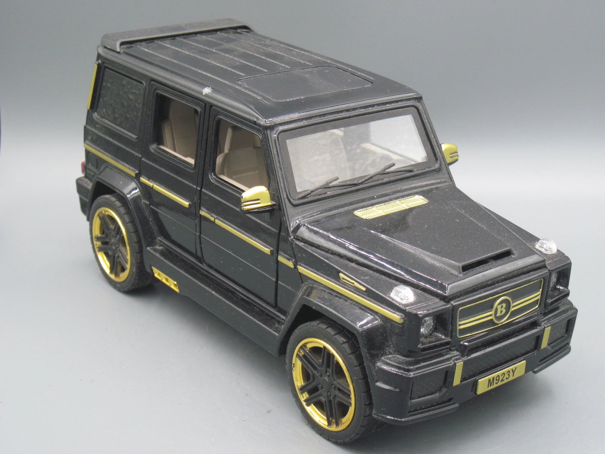 XLG   Mercedes-Benz G65  Black