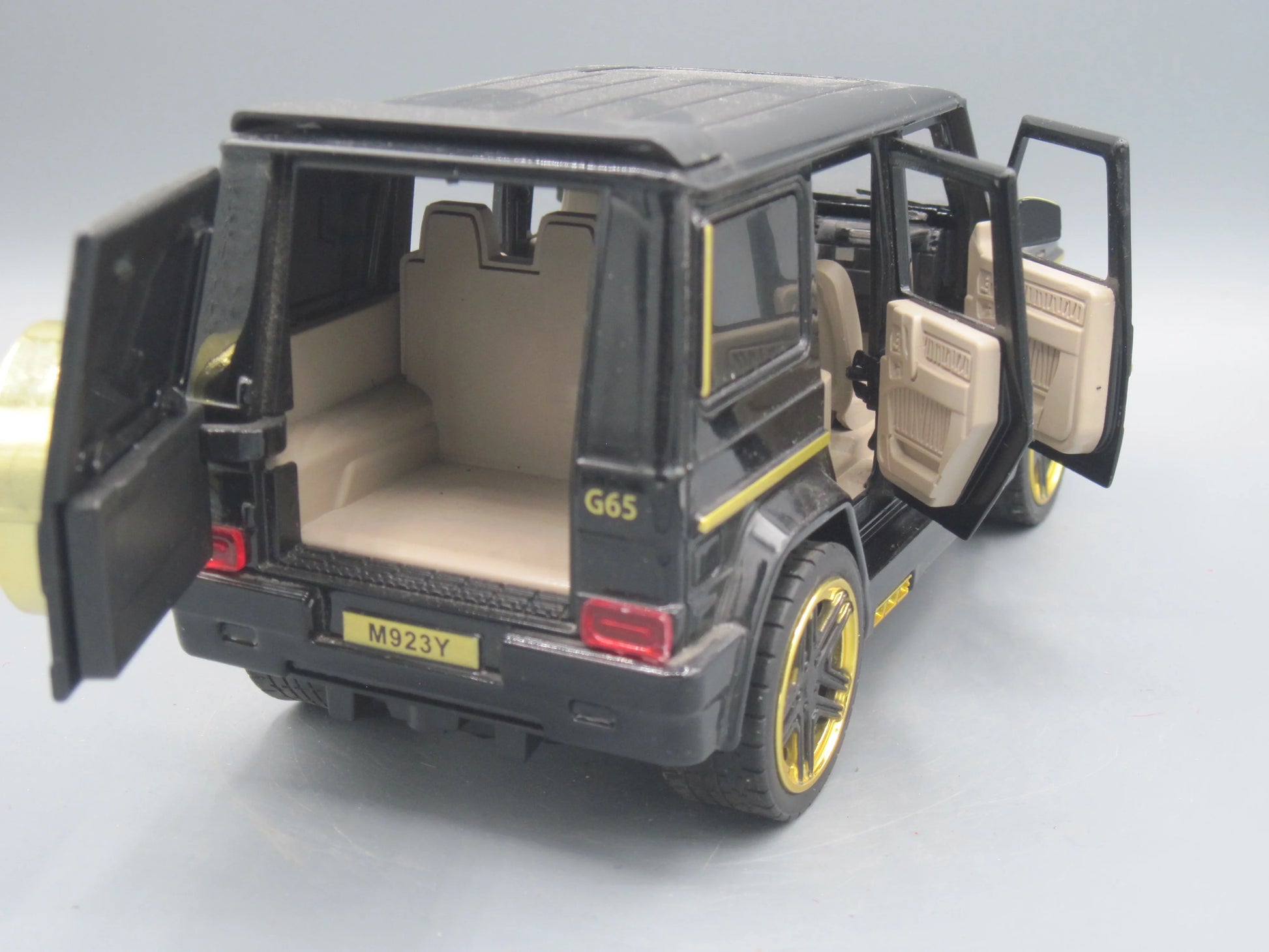 XLG   Mercedes-Benz G65  Black