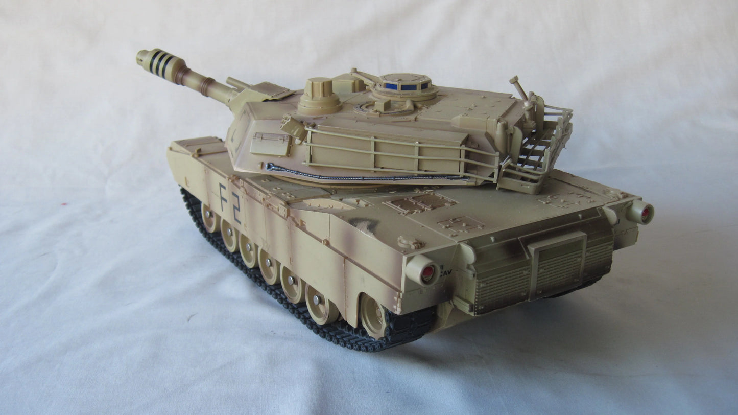 XQ Toys    F2 Military Tank R/C  Army Green