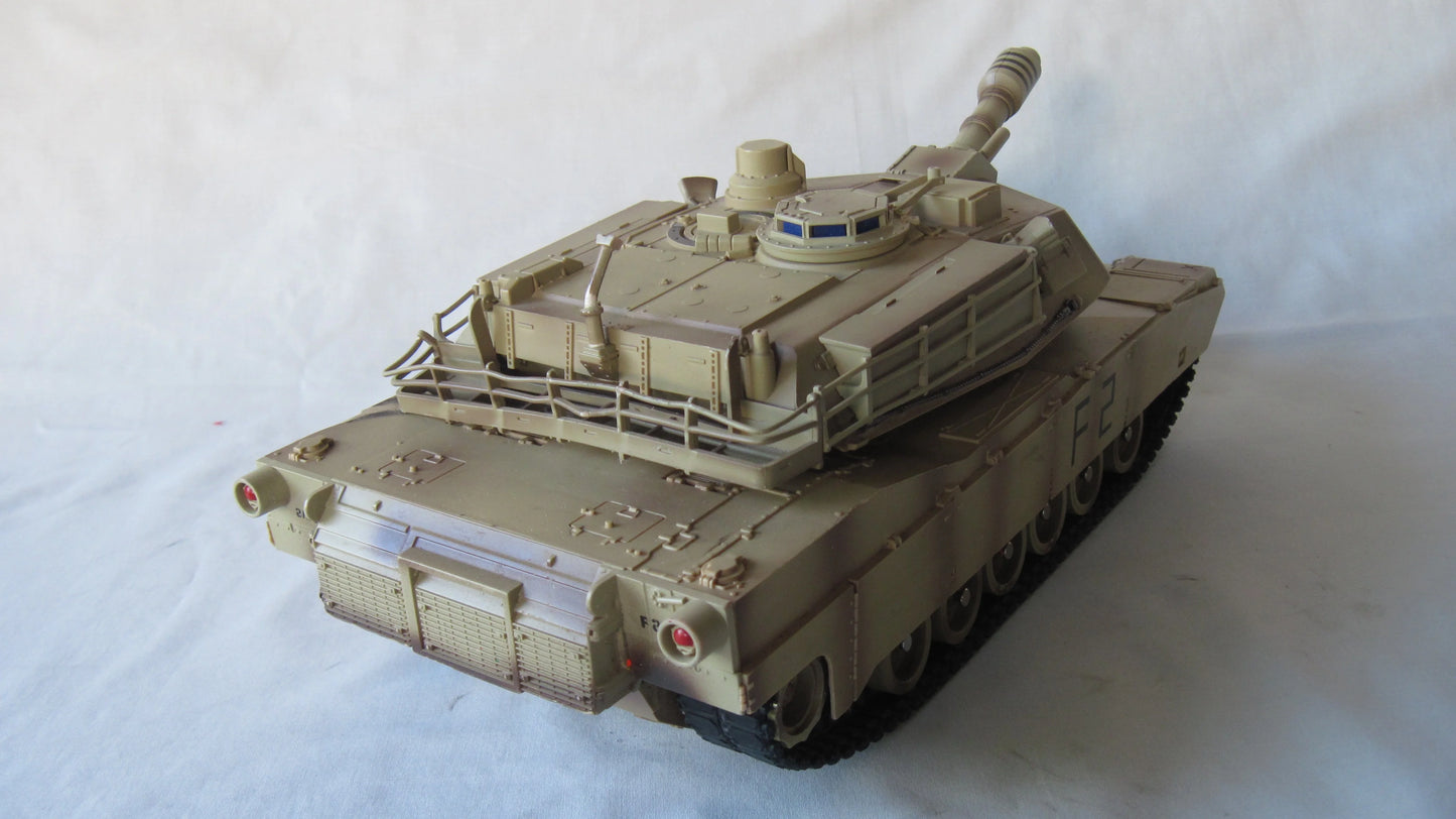 XQ Toys    F2 Military Tank R/C  Army Green