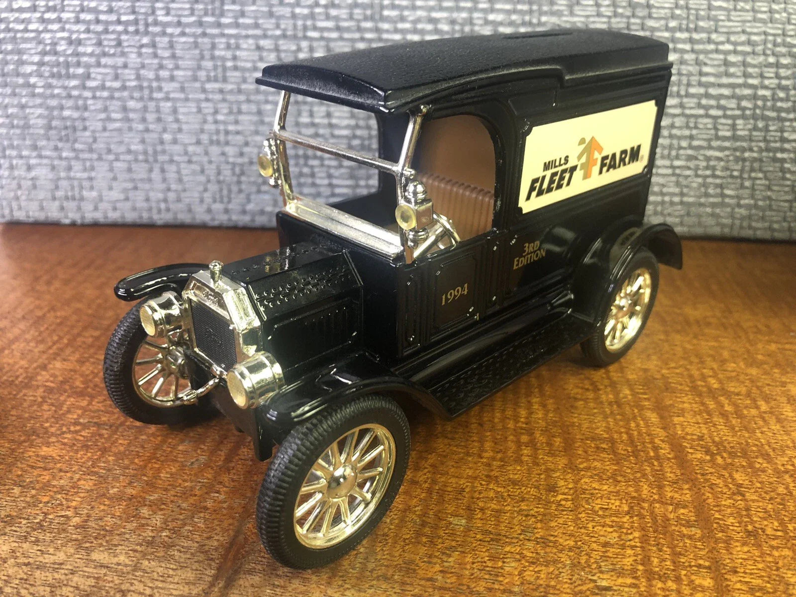 ERTL  3rd Edition Ford Fleet Farm - Model T Bank 1917 Black 1994