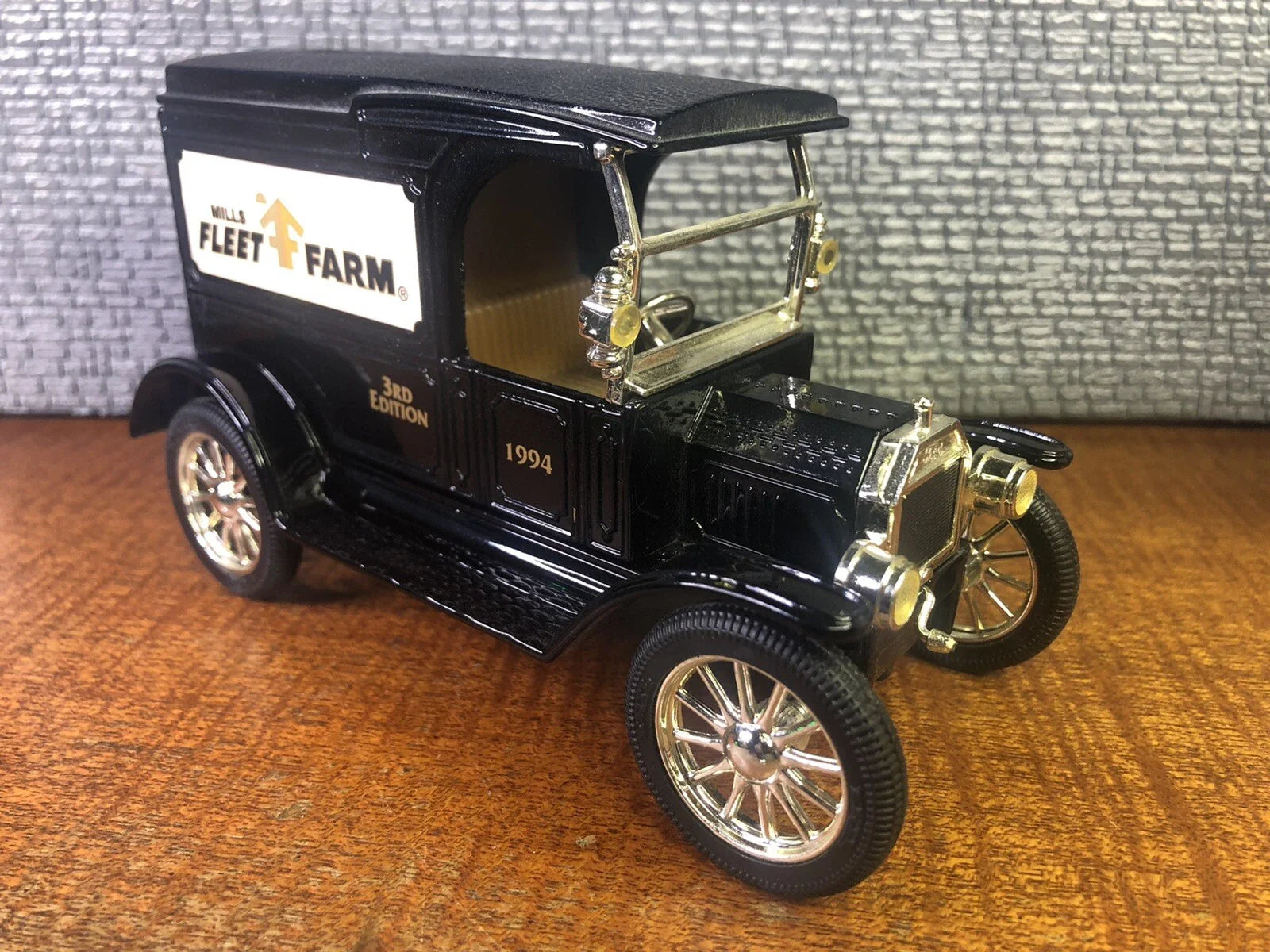 ERTL  3rd Edition Ford Fleet Farm - Model T Bank 1917 Black 1994