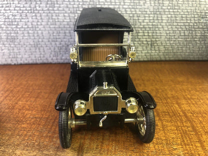 ERTL  3rd Edition Ford Fleet Farm - Model T Bank 1917 Black 1994