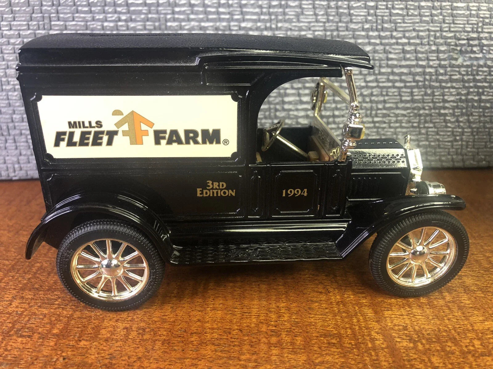 ERTL  3rd Edition Ford Fleet Farm - Model T Bank 1917 Black 1994