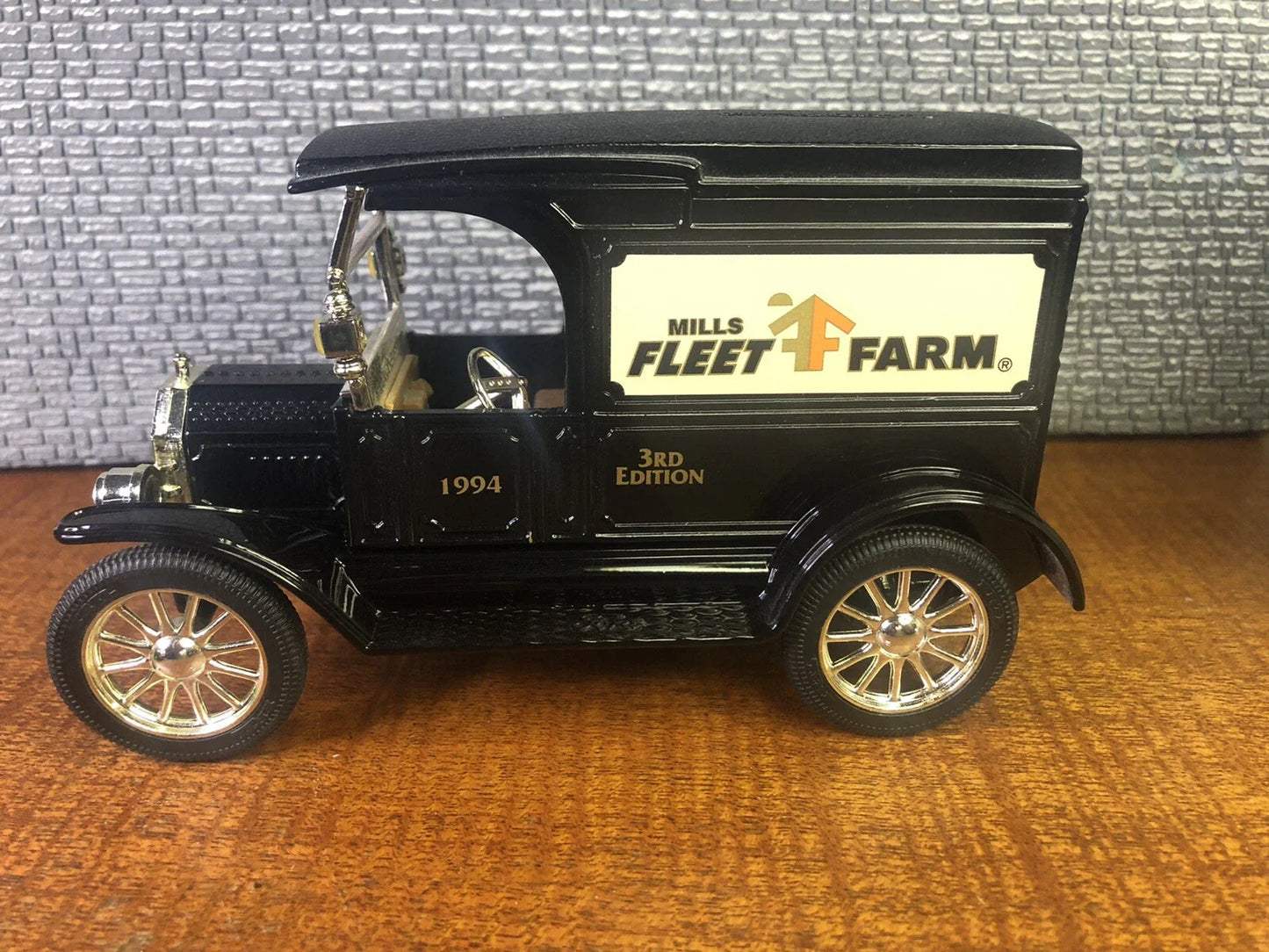 ERTL  3rd Edition Ford Fleet Farm - Model T Bank 1917 Black 1994