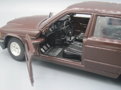 Bburago   Mercedes 190 E  Maroon