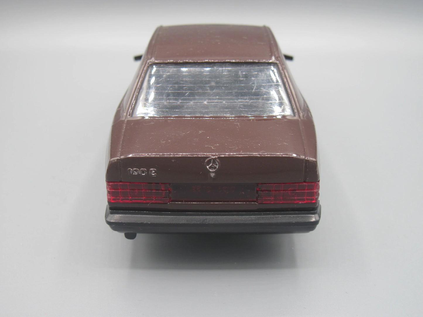 Bburago   Mercedes 190 E  Maroon