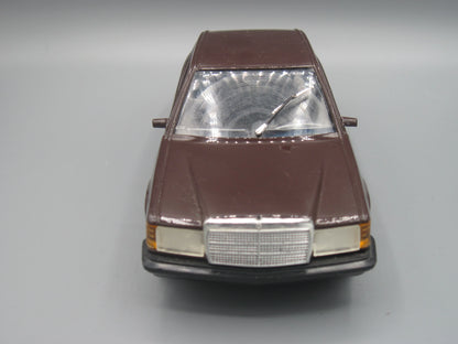Bburago   Mercedes 190 E  Maroon