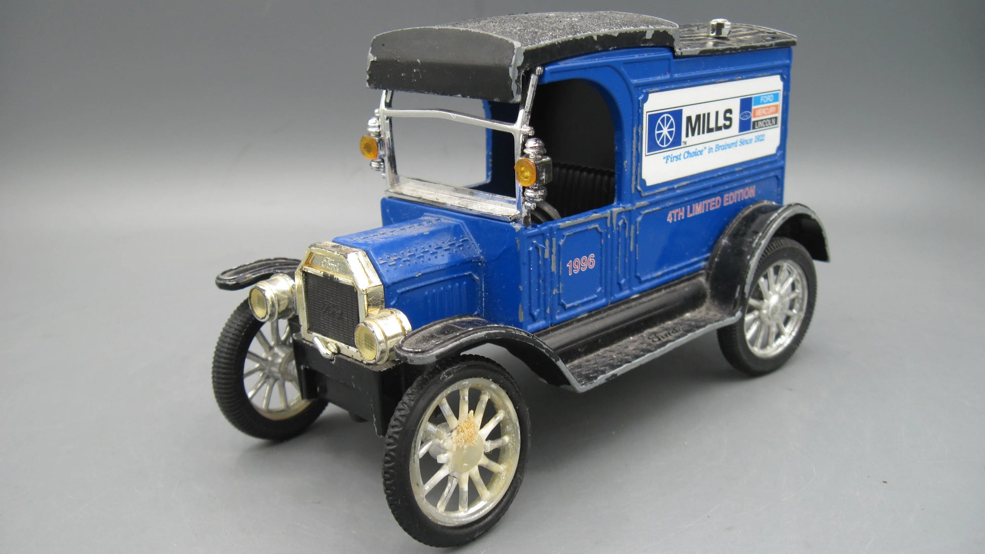 ERTL   Ford T Van 1913 Blue