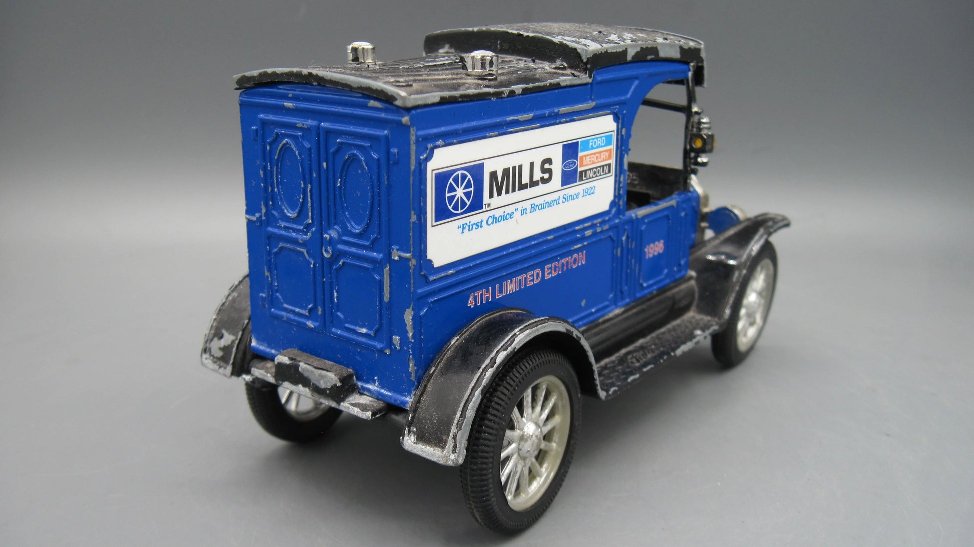 ERTL   Ford T Van 1913 Blue