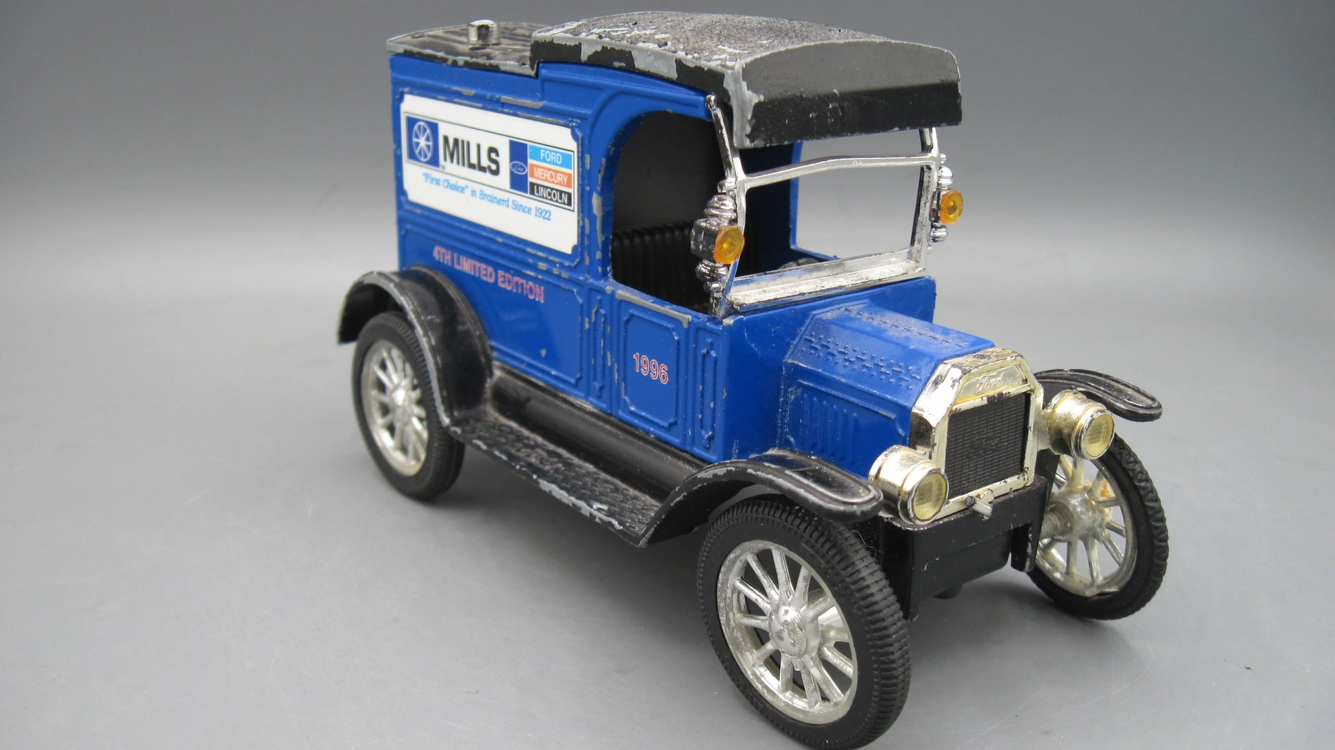 ERTL   Ford T Van 1913 Blue