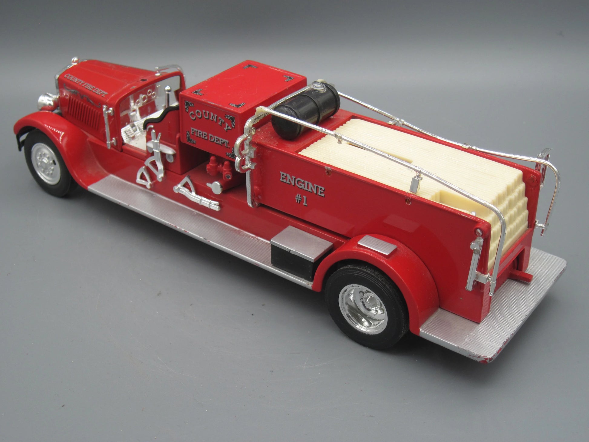 ERTL   Mack Trucks County Fire Department Truck 1929 Red