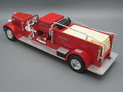 ERTL   Mack Trucks County Fire Department Truck 1929 Red