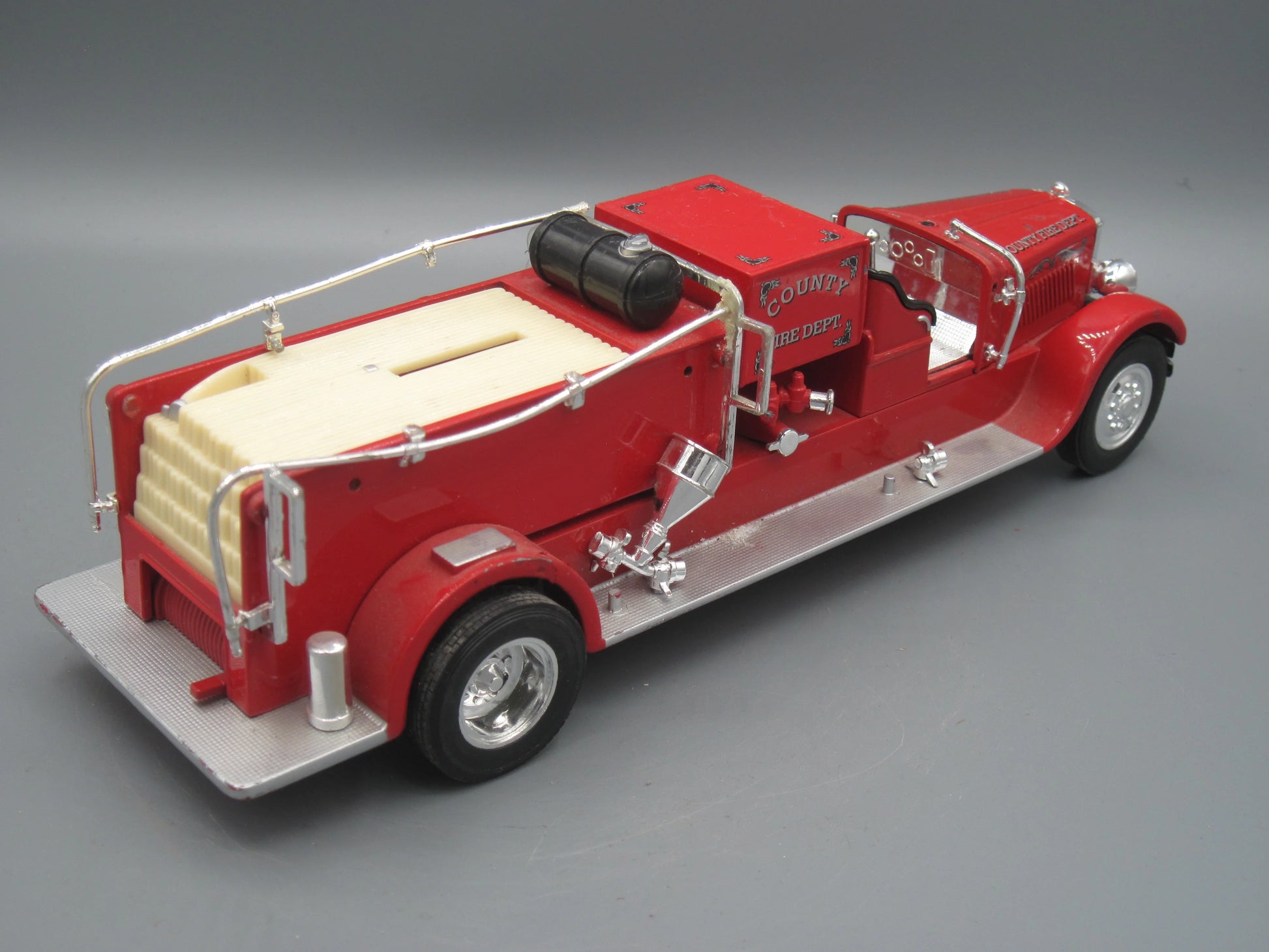 ERTL   Mack Trucks County Fire Department Truck 1929 Red